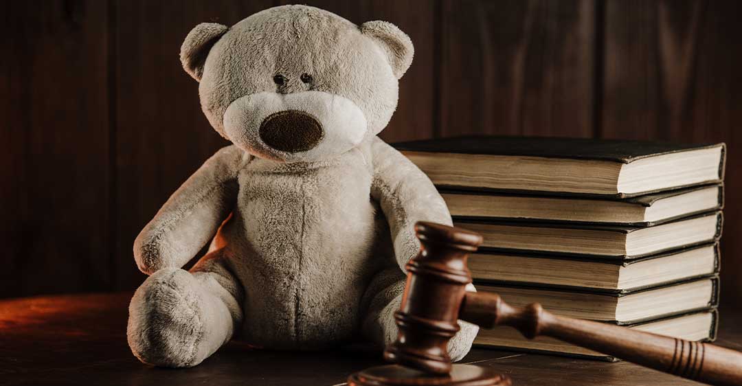 stuffed animal bear with gavel, family law in florida, child custody
