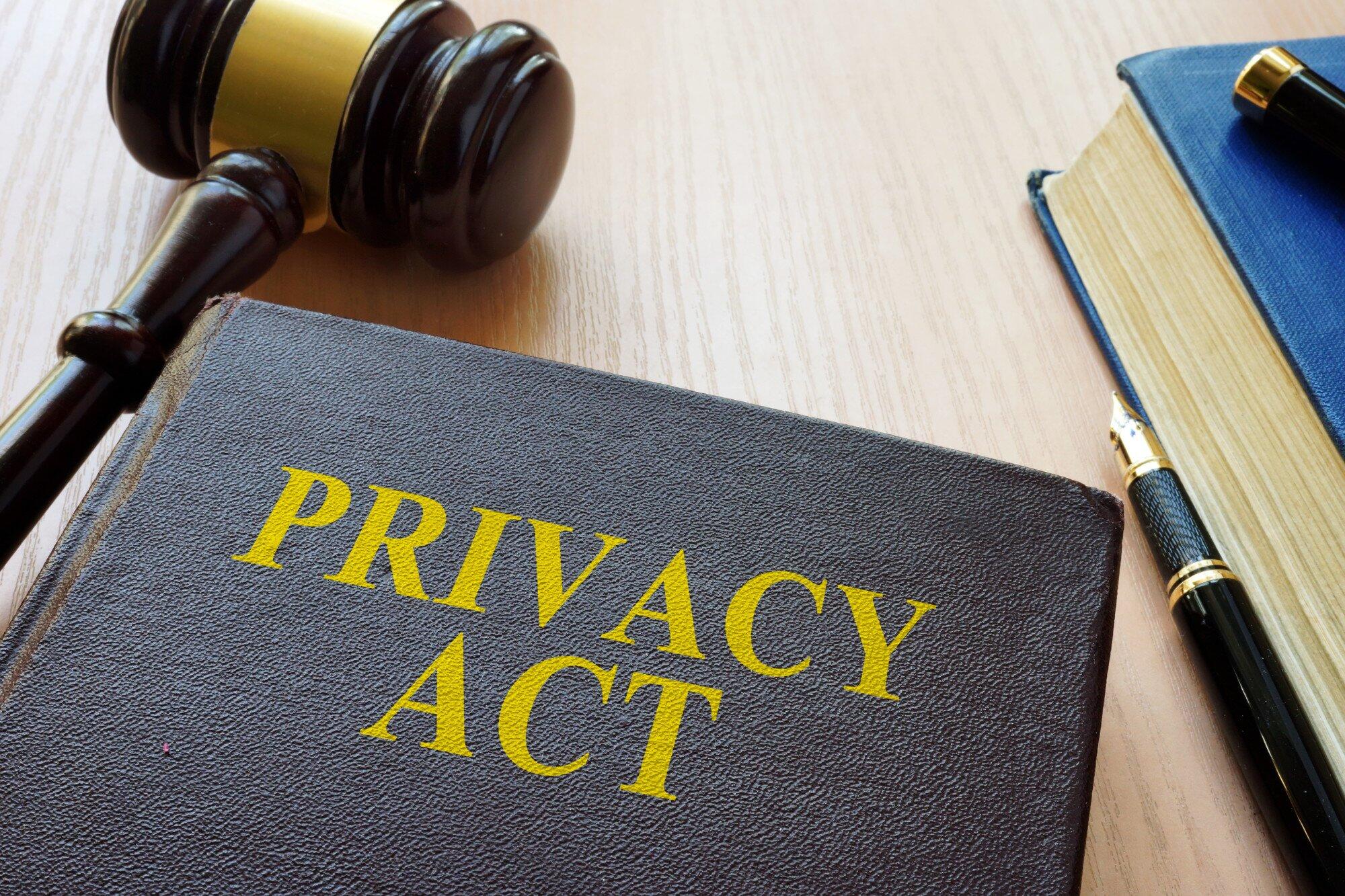 gavel and book with words privacy act, florida privacy law